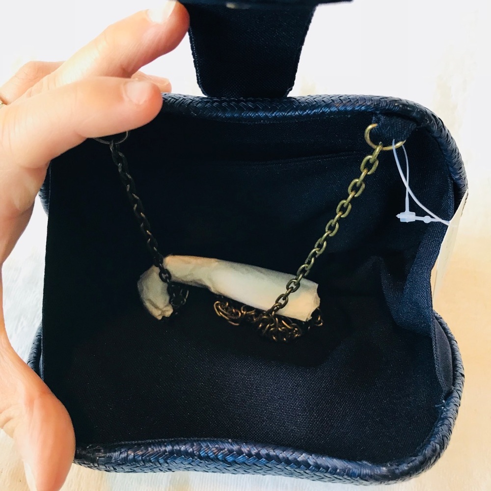STUNNING Blue Straw Clutch w/Chain - Picture 3 of 8